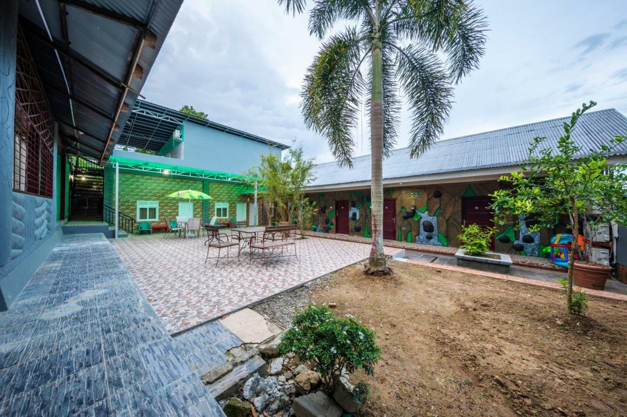 Mega Nasional Seaview Hotel Gunungsitoli Extérieur photo