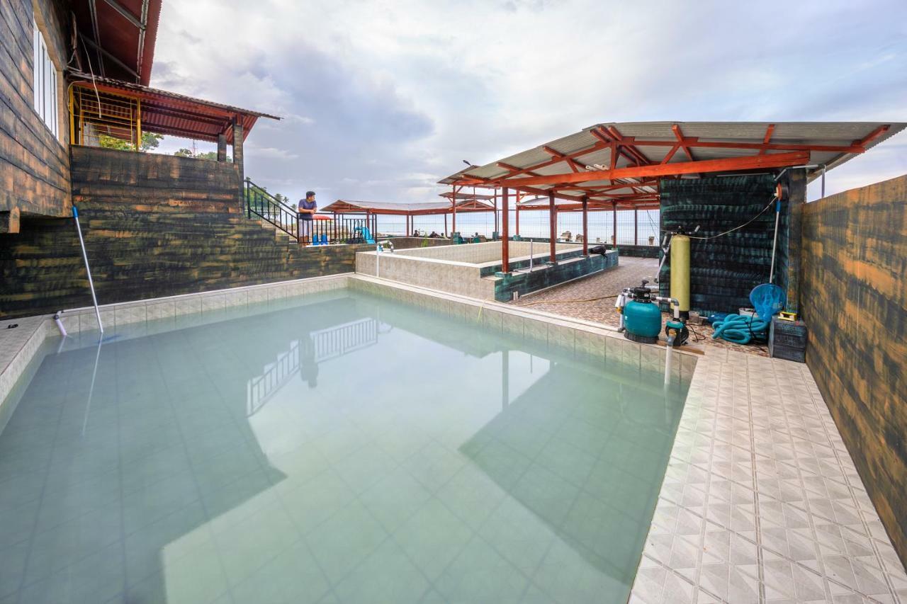 Mega Nasional Seaview Hotel Gunungsitoli Extérieur photo