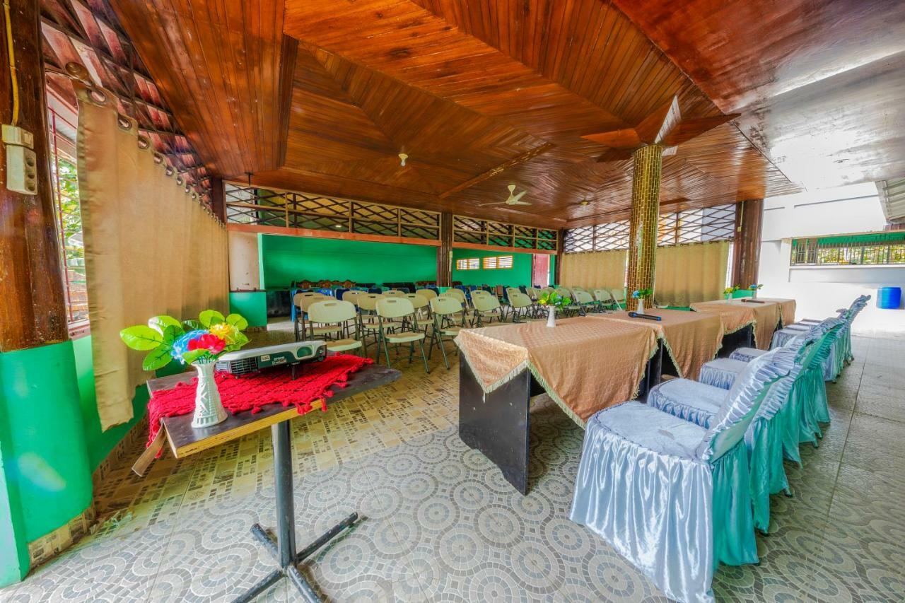 Mega Nasional Seaview Hotel Gunungsitoli Extérieur photo
