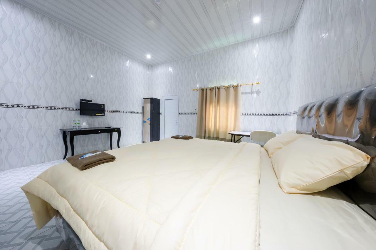 Mega Nasional Seaview Hotel Gunungsitoli Extérieur photo