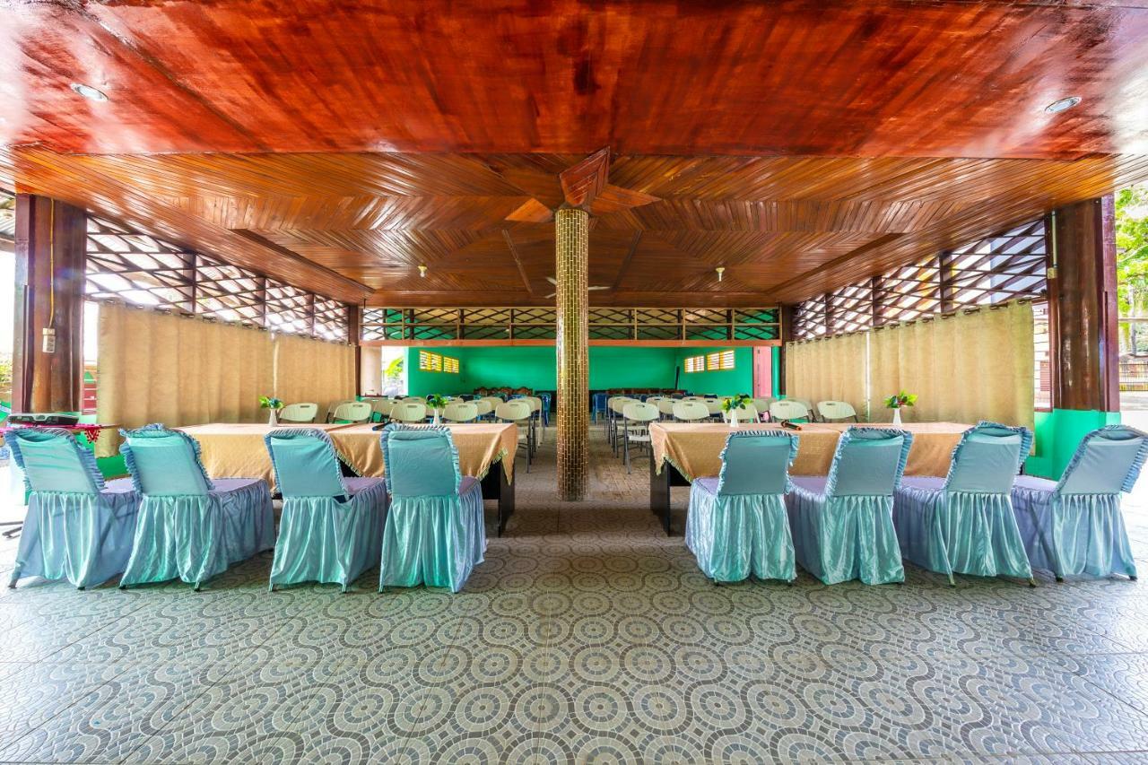 Mega Nasional Seaview Hotel Gunungsitoli Extérieur photo
