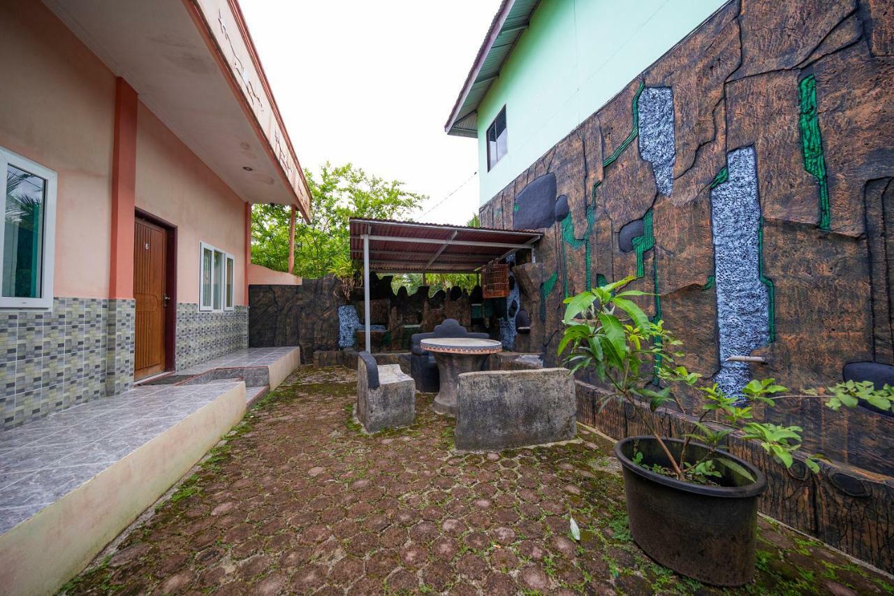 Mega Nasional Seaview Hotel Gunungsitoli Extérieur photo