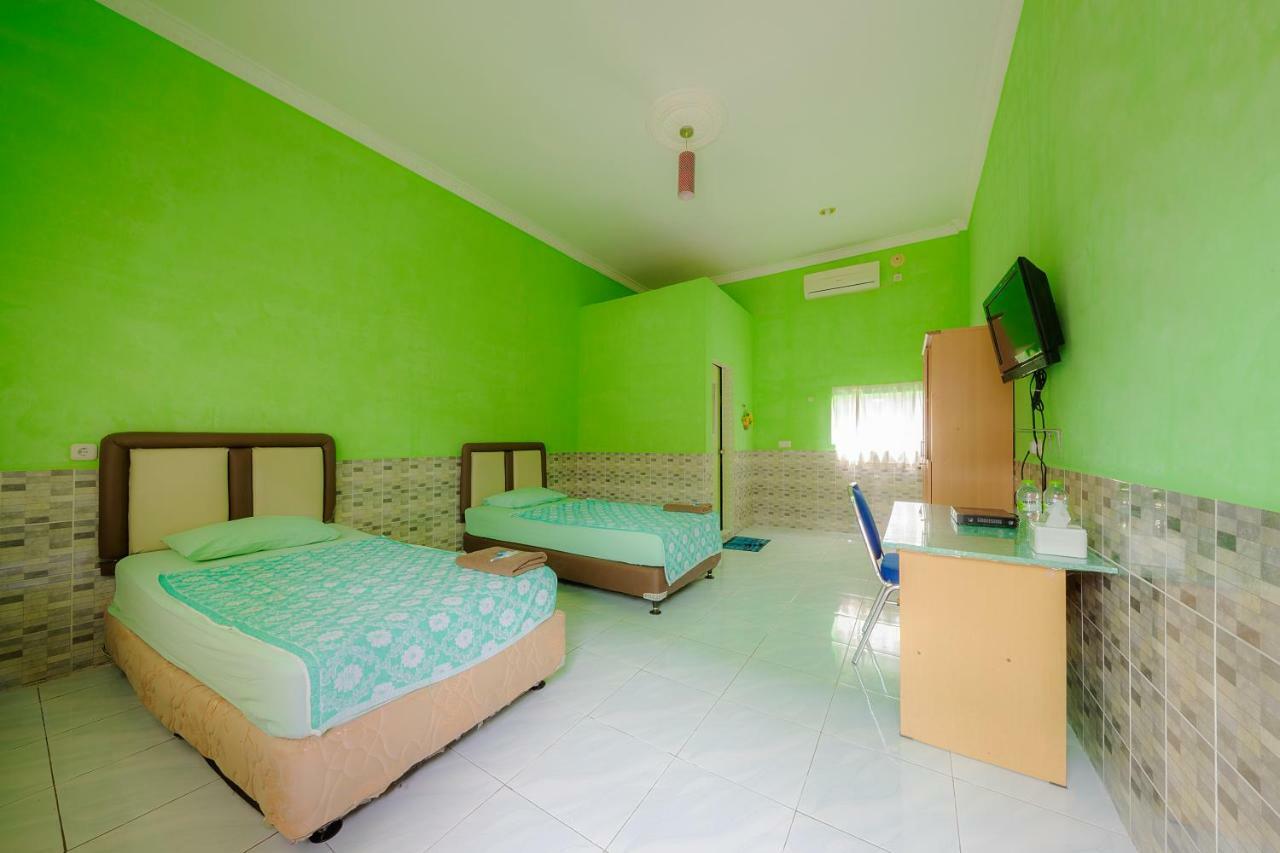 Mega Nasional Seaview Hotel Gunungsitoli Extérieur photo