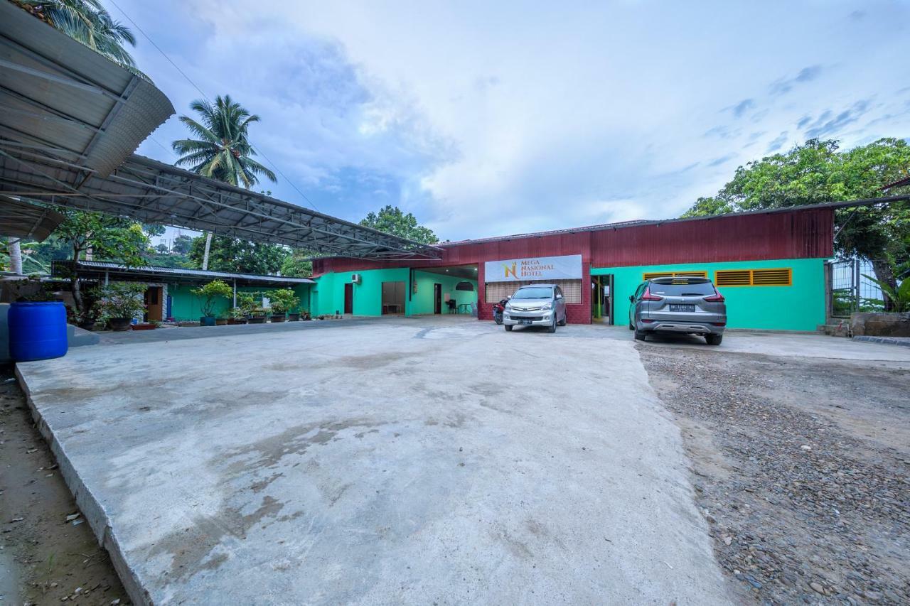 Mega Nasional Seaview Hotel Gunungsitoli Extérieur photo